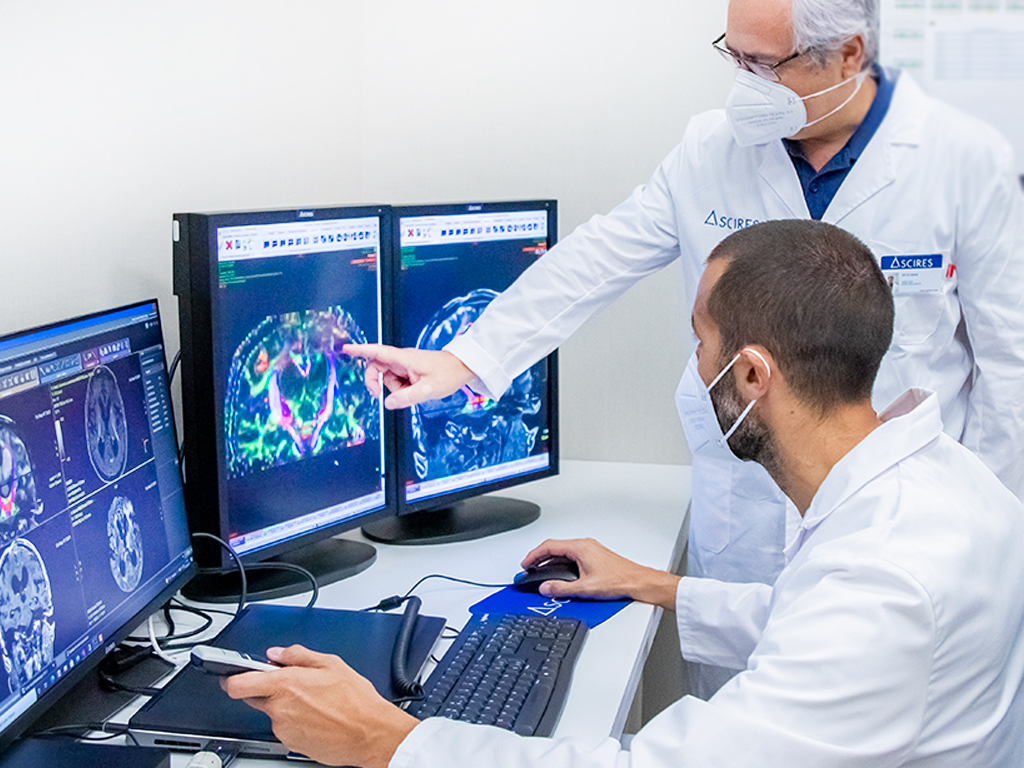 Las técnicas de imagen, como la resonancia magnética, son clave para el diagnóstico preciso del párkinson y de los parkinsonismos atípicos.