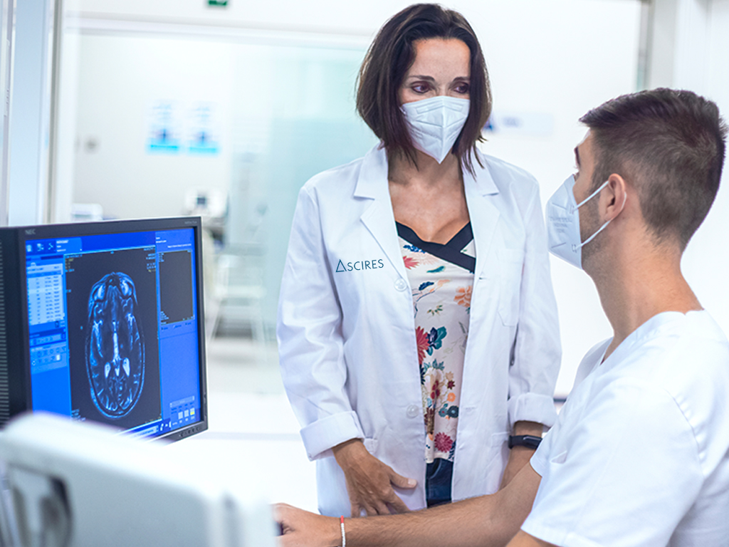 La Dra. Mireya Losada, neuróloga de Clínicas Ascires, está especializada en trastornos del movimiento, entre los que se incluyen el párkinson y los parkinsonismos atípicos.