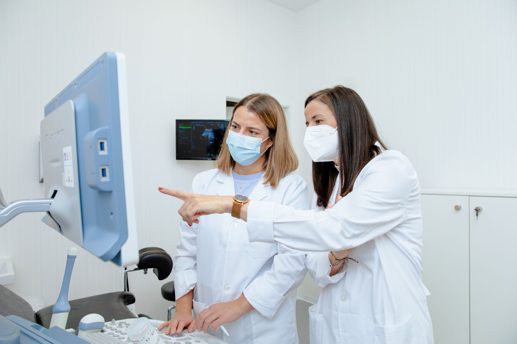 Las doctoras Soler y López, ginecólogas colaboradoras en Ascires Xàtiva.