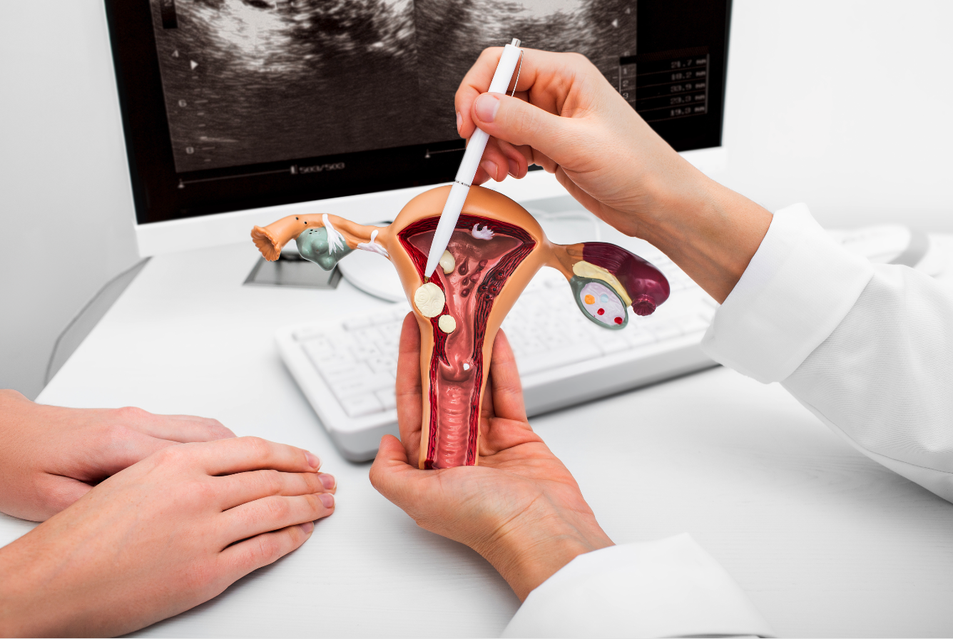 Primera-visita-ginecologica El comienzo de las relaciones sexuales o tener molestias relacionadas con el aparato genital son motivos para planificar la primera visita ginecológica.